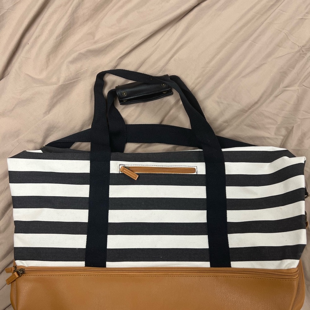 New- no tags. DSW weekender bag